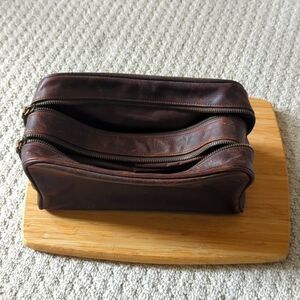 Vintage leather men's dopp kit